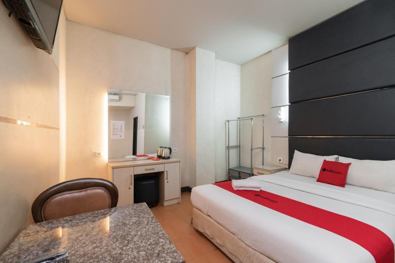 Hotel Reddoorz At Jalan Gunung Sahari Yakarta Exterior foto