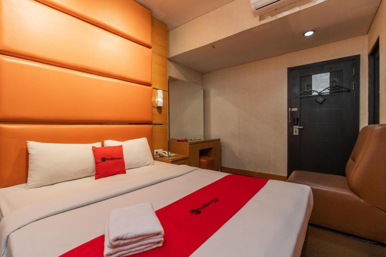 Hotel Reddoorz At Jalan Gunung Sahari Yakarta Exterior foto