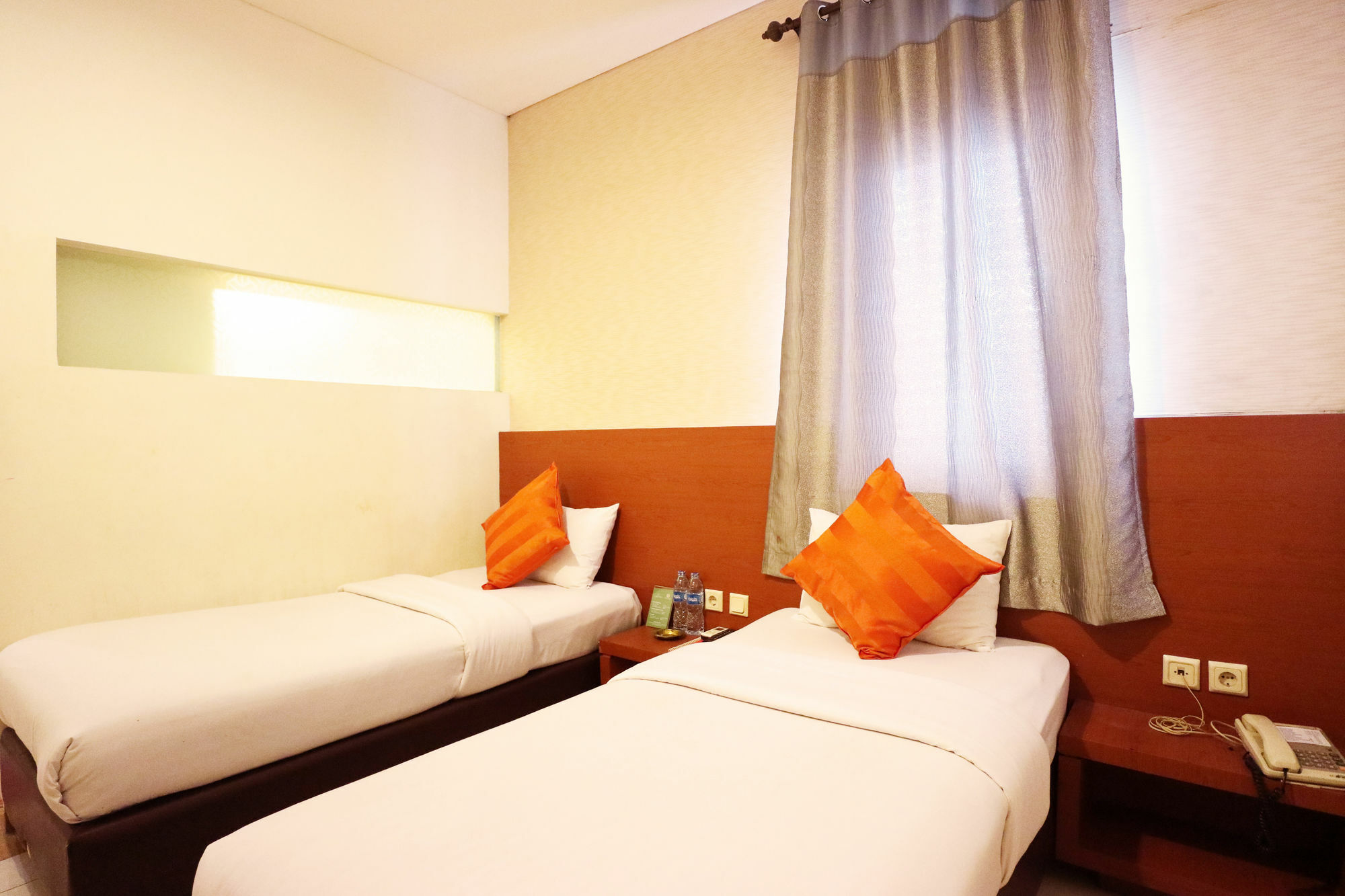 Hotel Reddoorz At Jalan Gunung Sahari Yakarta Exterior foto