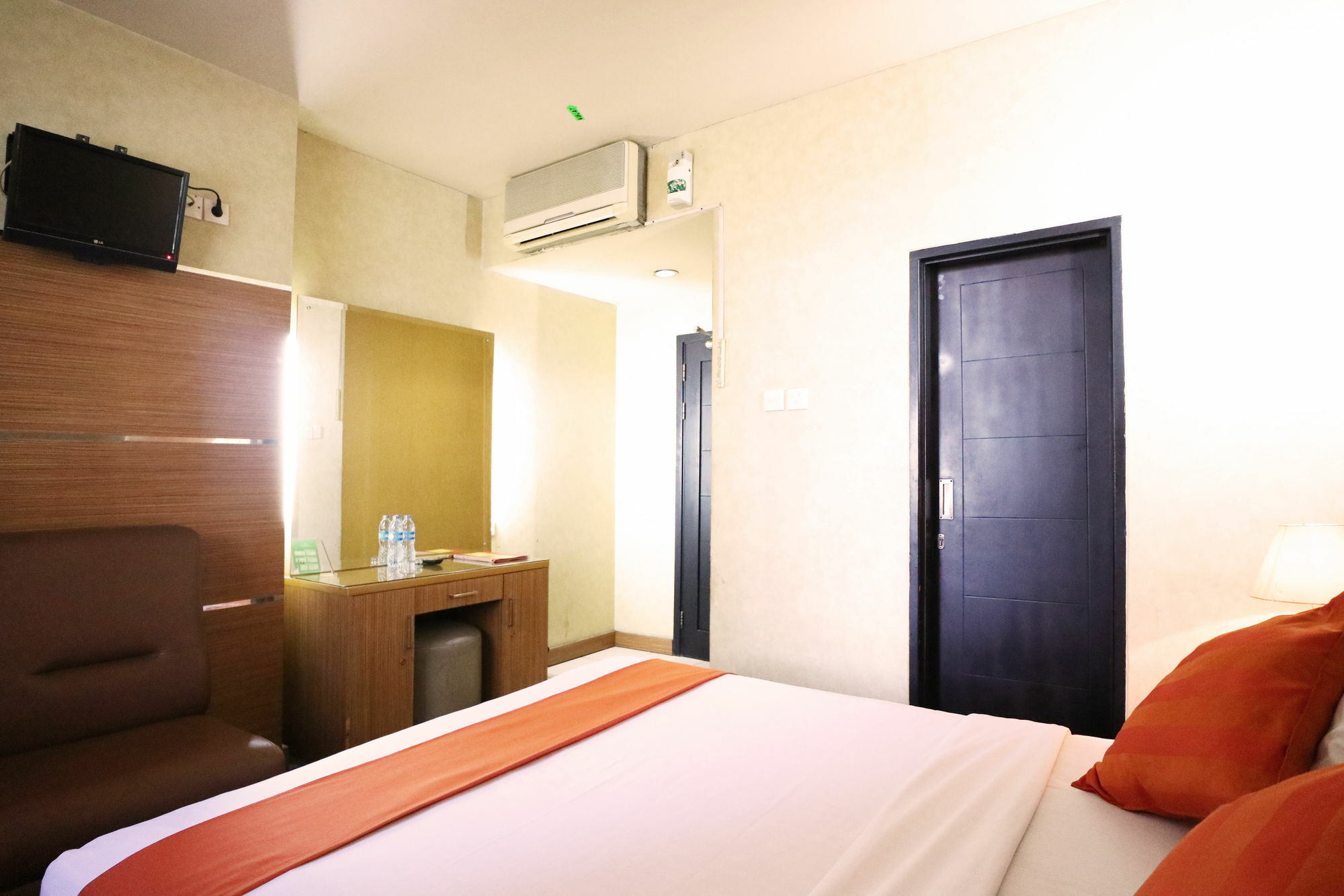 Hotel Reddoorz At Jalan Gunung Sahari Yakarta Exterior foto