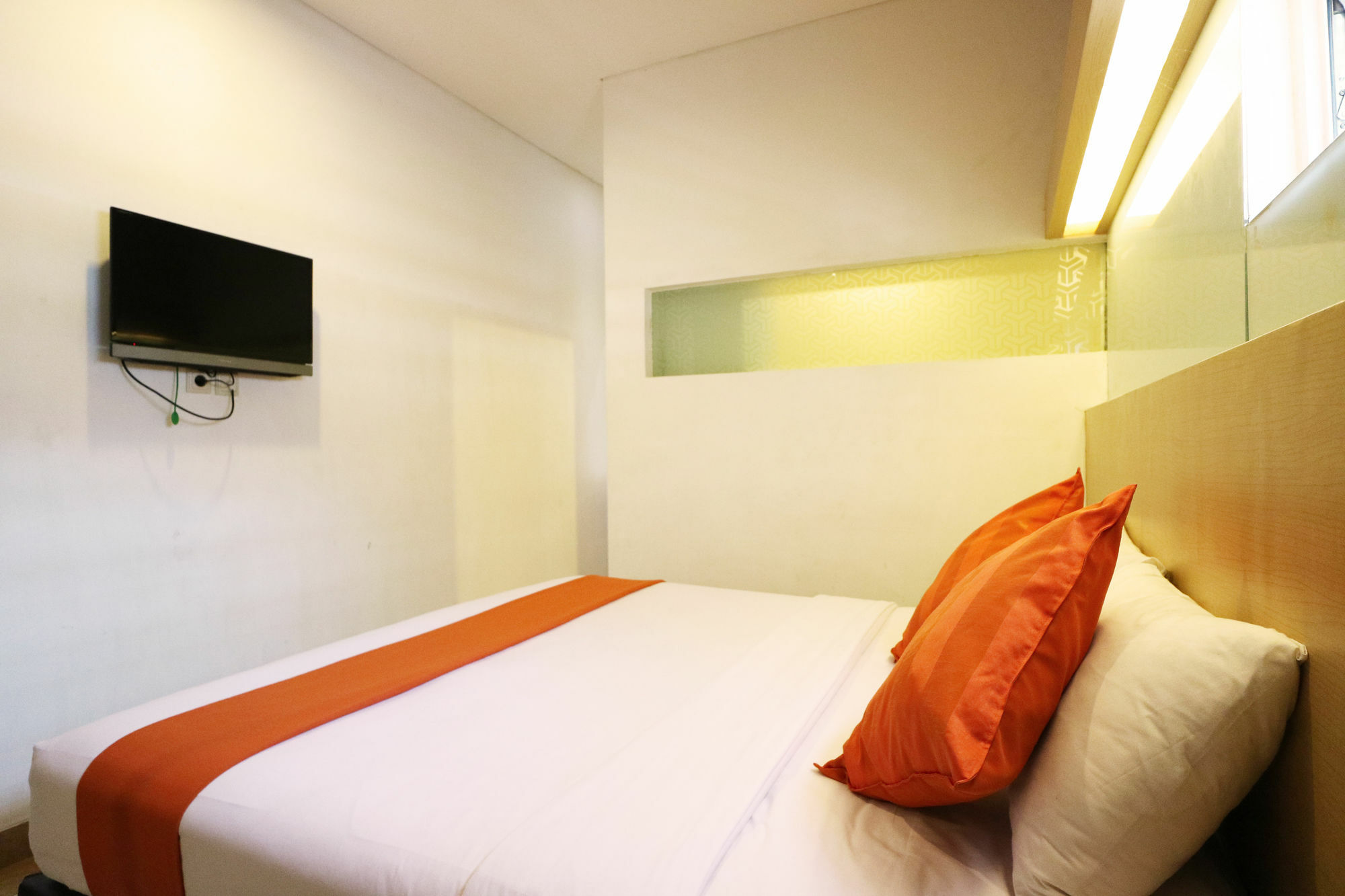 Hotel Reddoorz At Jalan Gunung Sahari Yakarta Exterior foto
