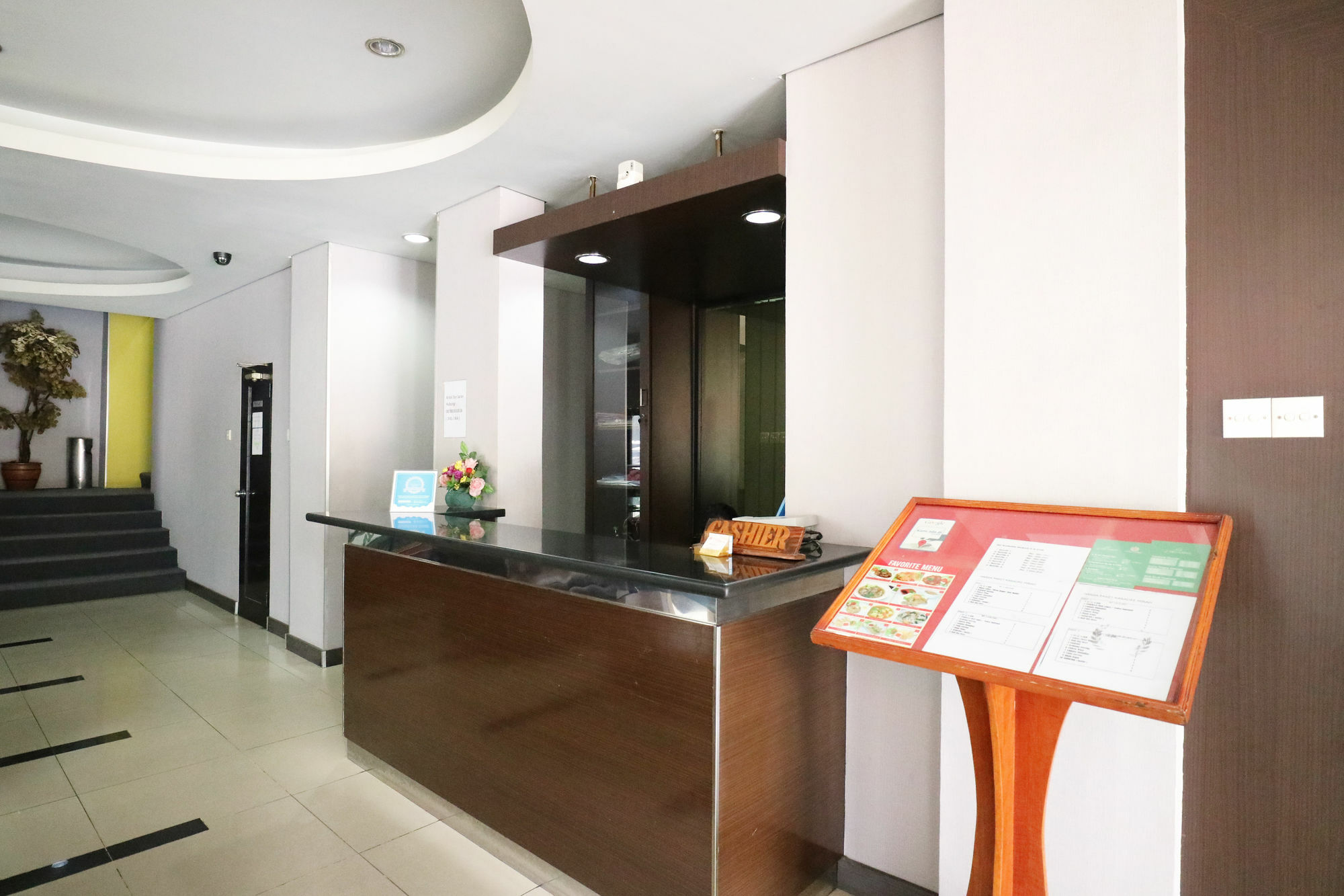 Hotel Reddoorz At Jalan Gunung Sahari Yakarta Exterior foto