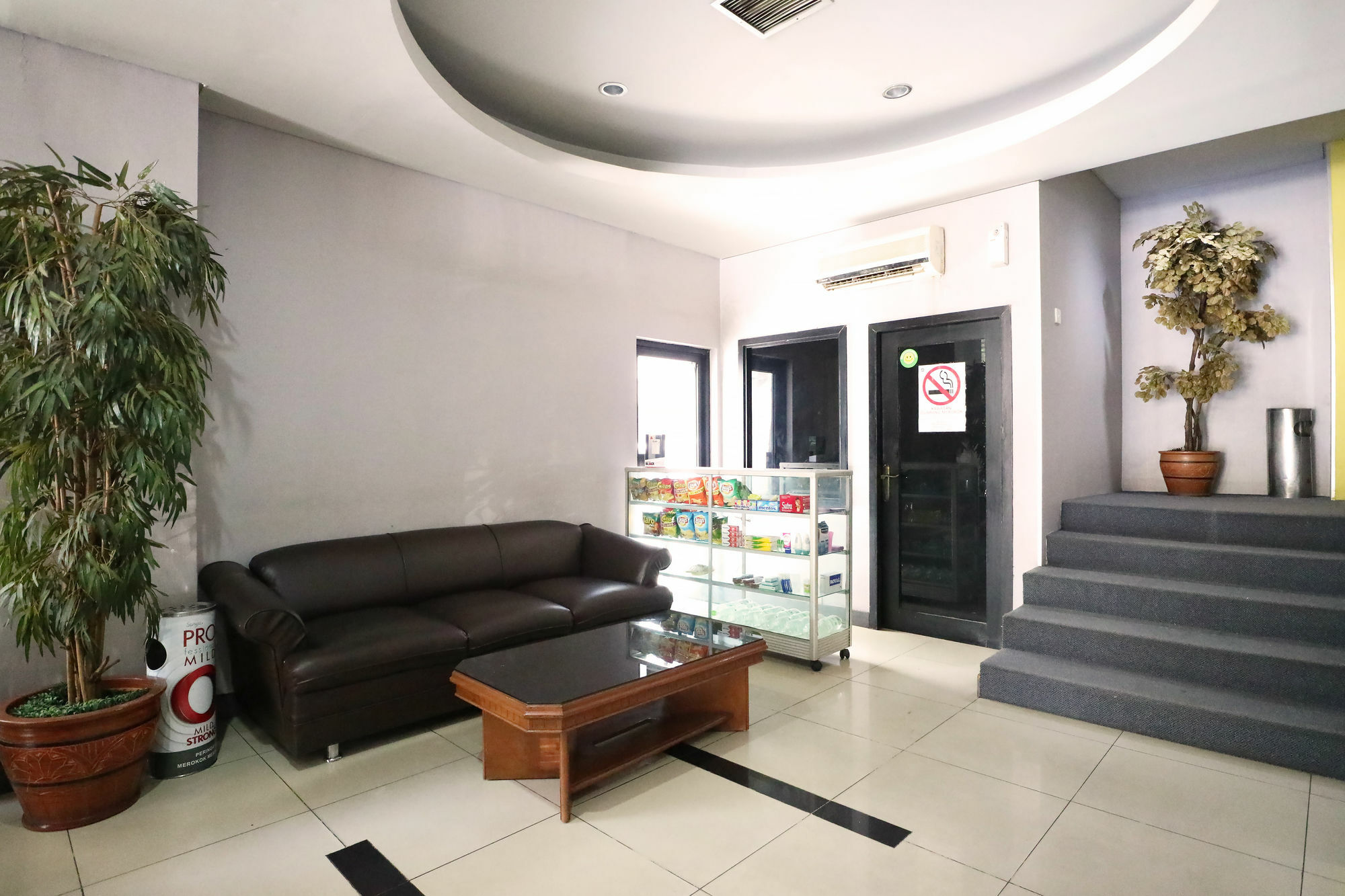 Hotel Reddoorz At Jalan Gunung Sahari Yakarta Exterior foto
